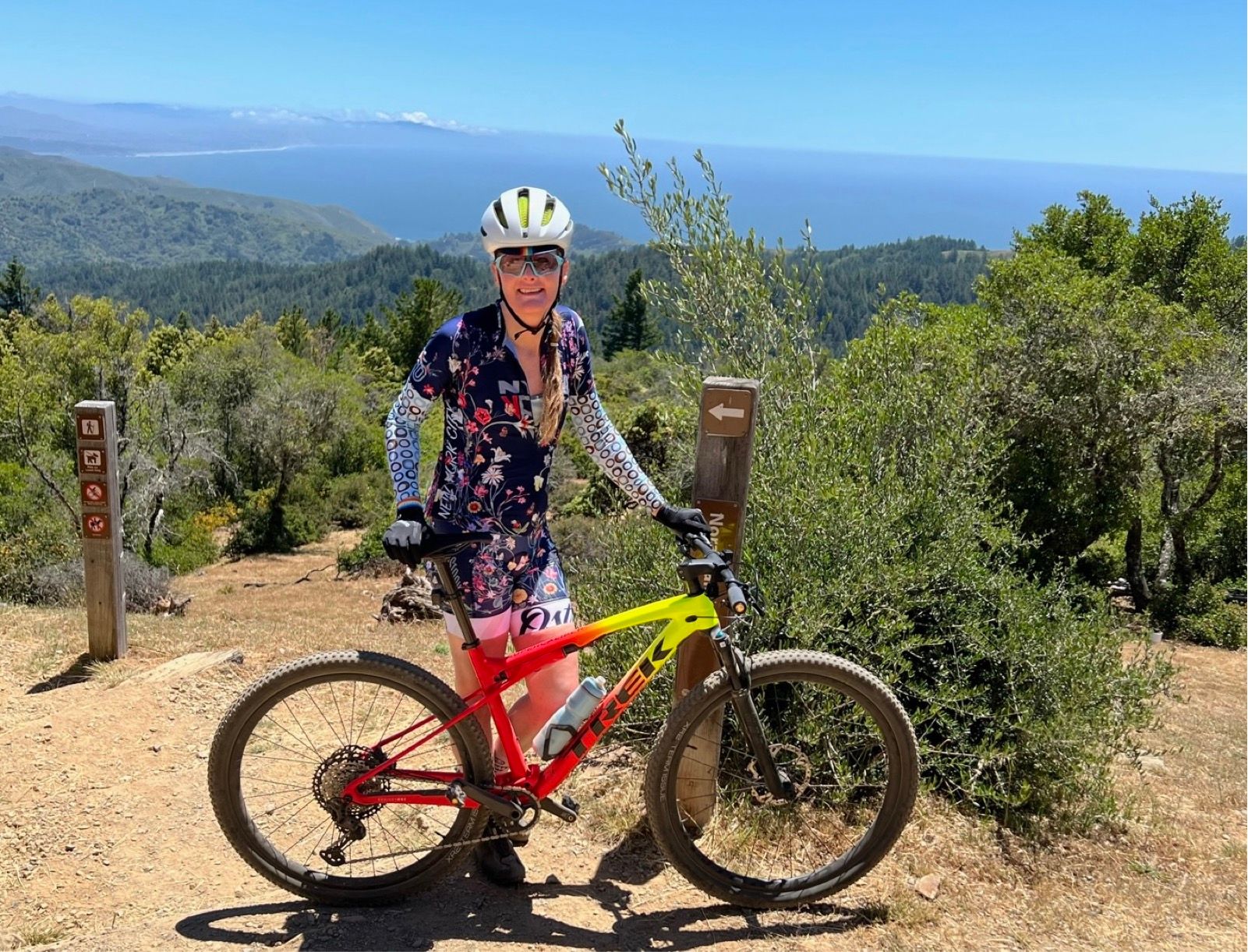 tracey with bike with ocean behind