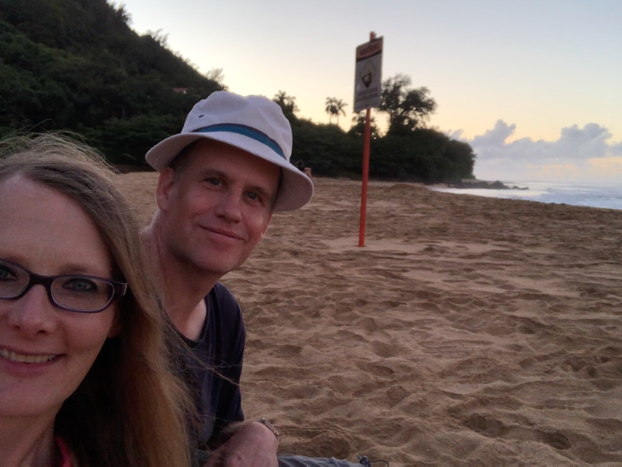 tracey & hunter at beach