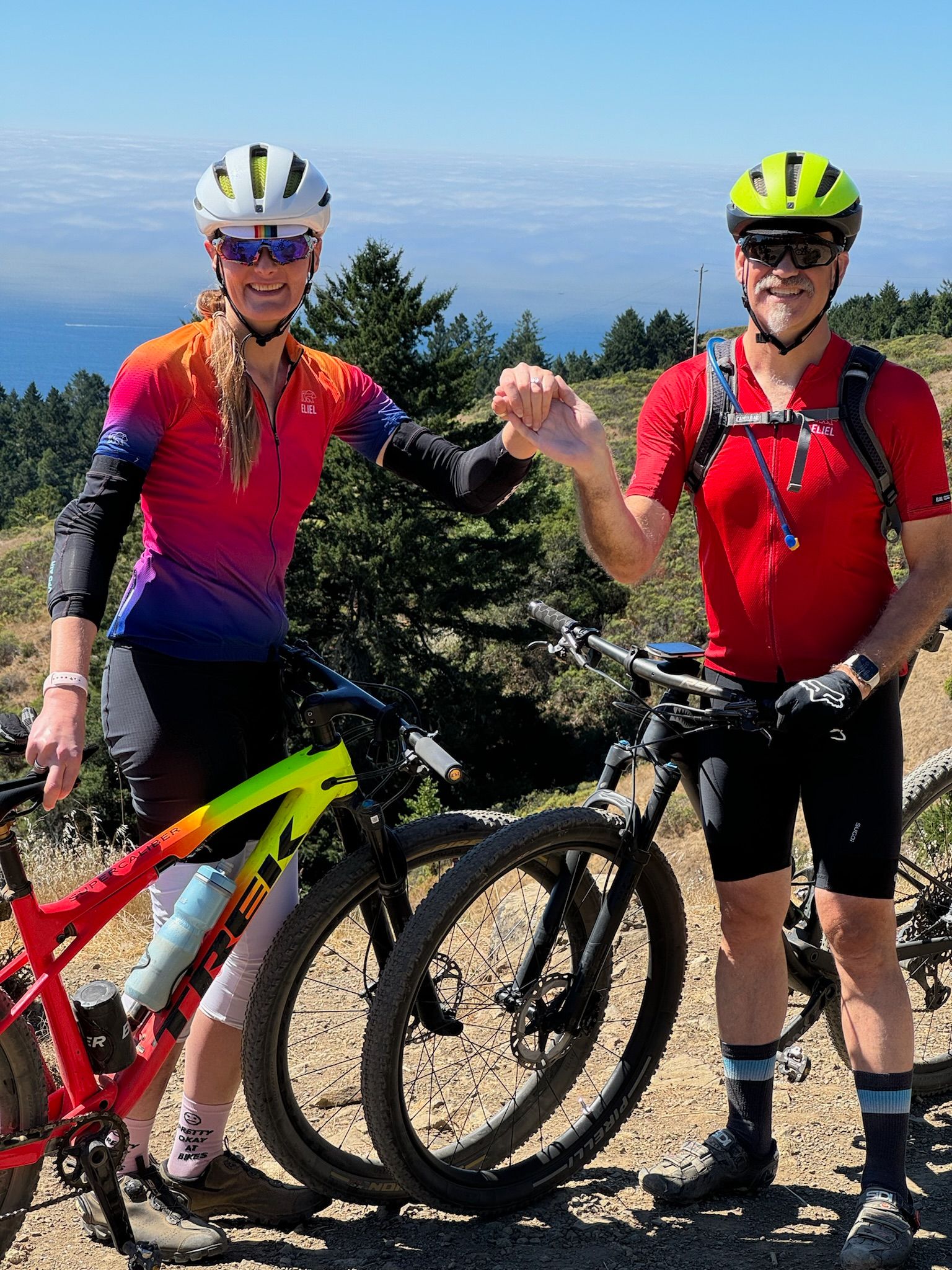 hunter & tracey with their bikes at overlook