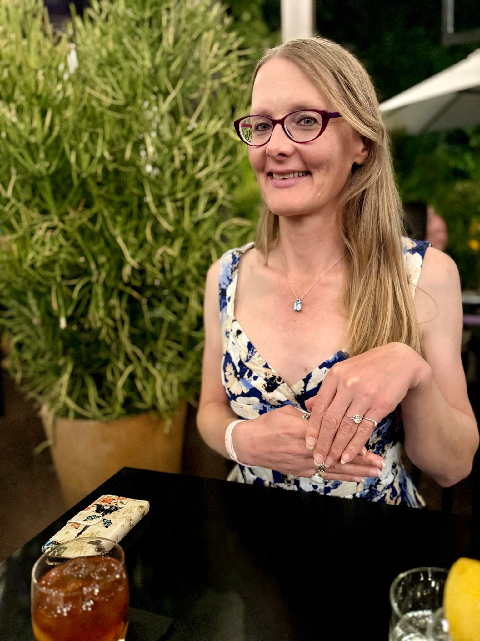 tracey enjoying a cocktail before dinner