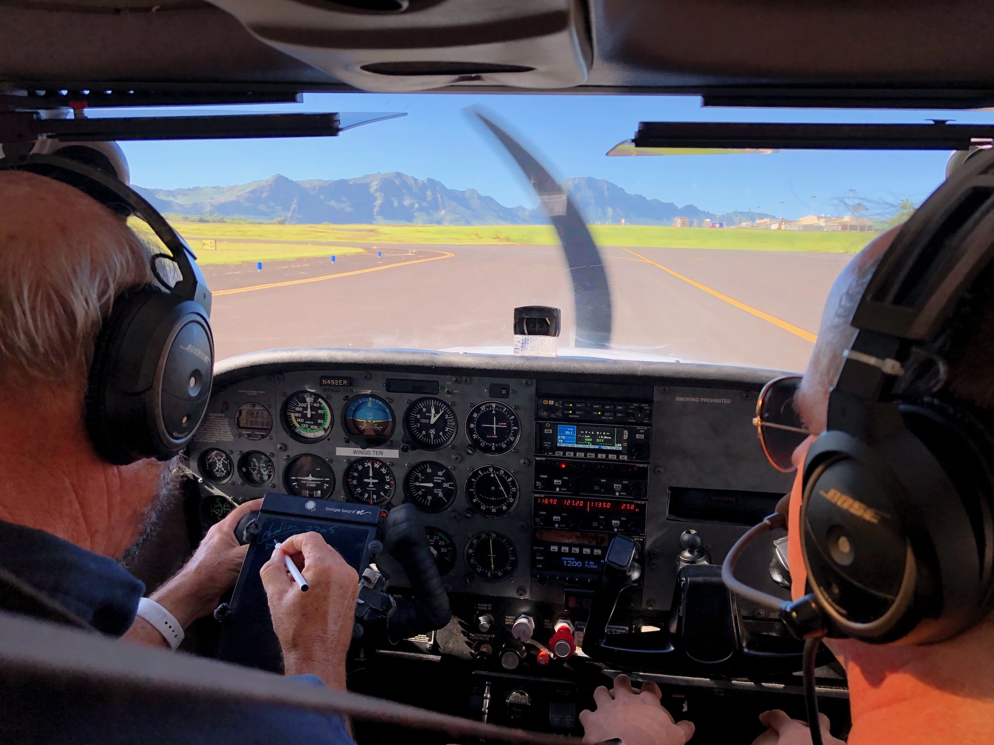 pilot & hunter taxiiing airport runway