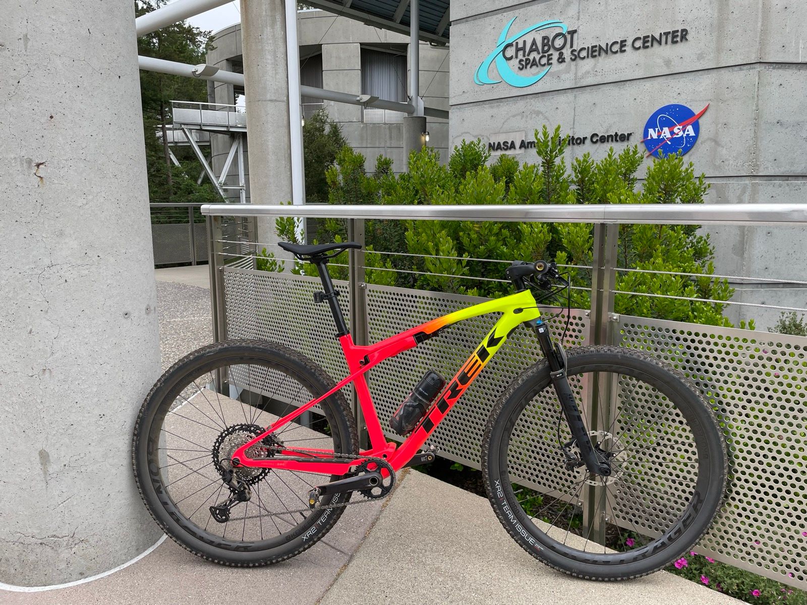 mountain bike in front of Chabot Space & Science